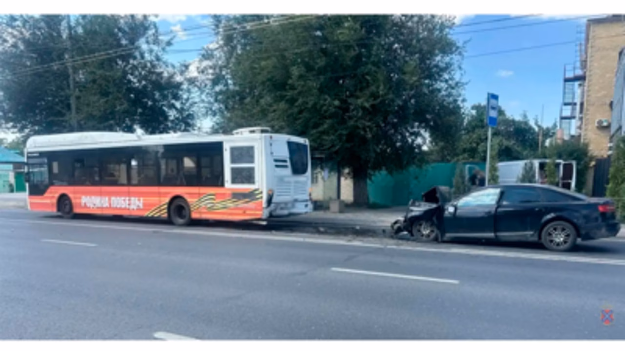 В Волгограде в ДТП с автобусом погиб человек