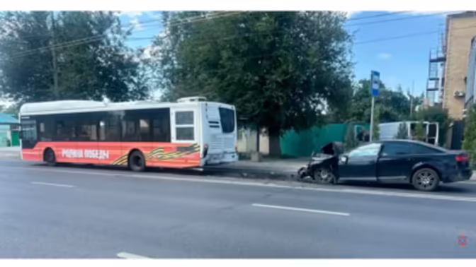 В Волгограде в ДТП с автобусом погиб человек