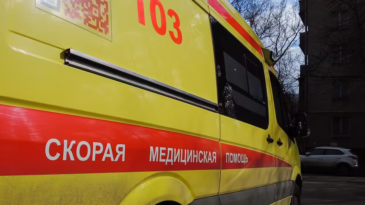 Россиянин на «Ауди» влетел в автобусную остановку, один человек погиб