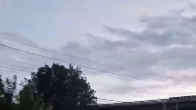 В Екатеринбурге на видео попали затопленные из-за ливней автомобили