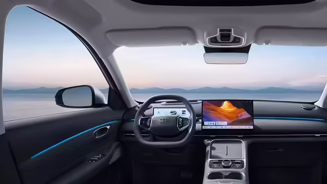 Geely EX5 EM-i стал лидером среди новых гибридов в России