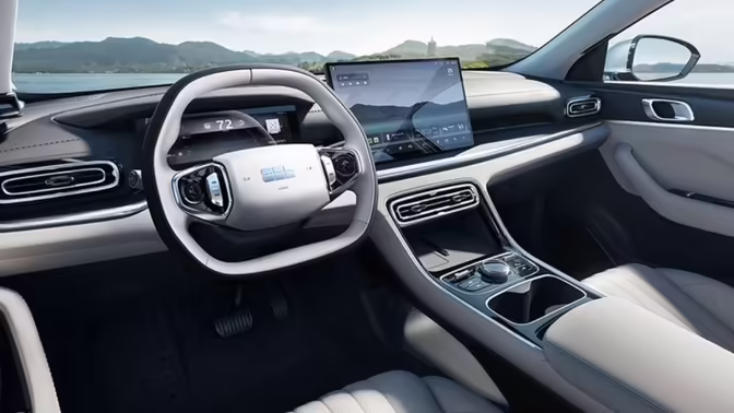 Geely представила седан Galaxy Star 6 EF на трех видах топлива