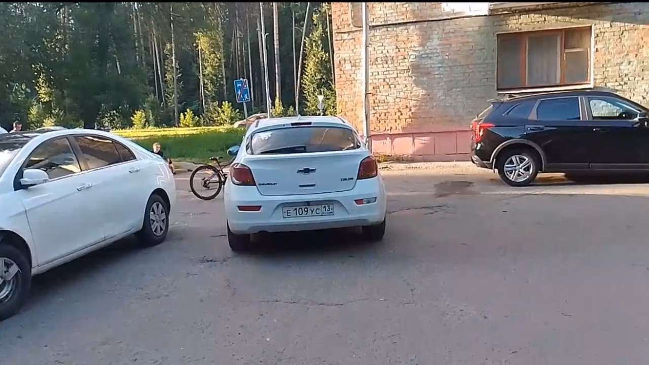 Иномарка сбила двоих детей на велосипедах в Нижегородской области