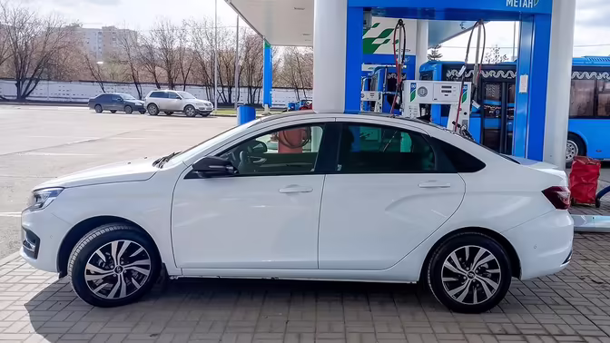 АвтоВАЗ заявил о росте спроса на битопливные Lada Vesta CNG и Largus CNG