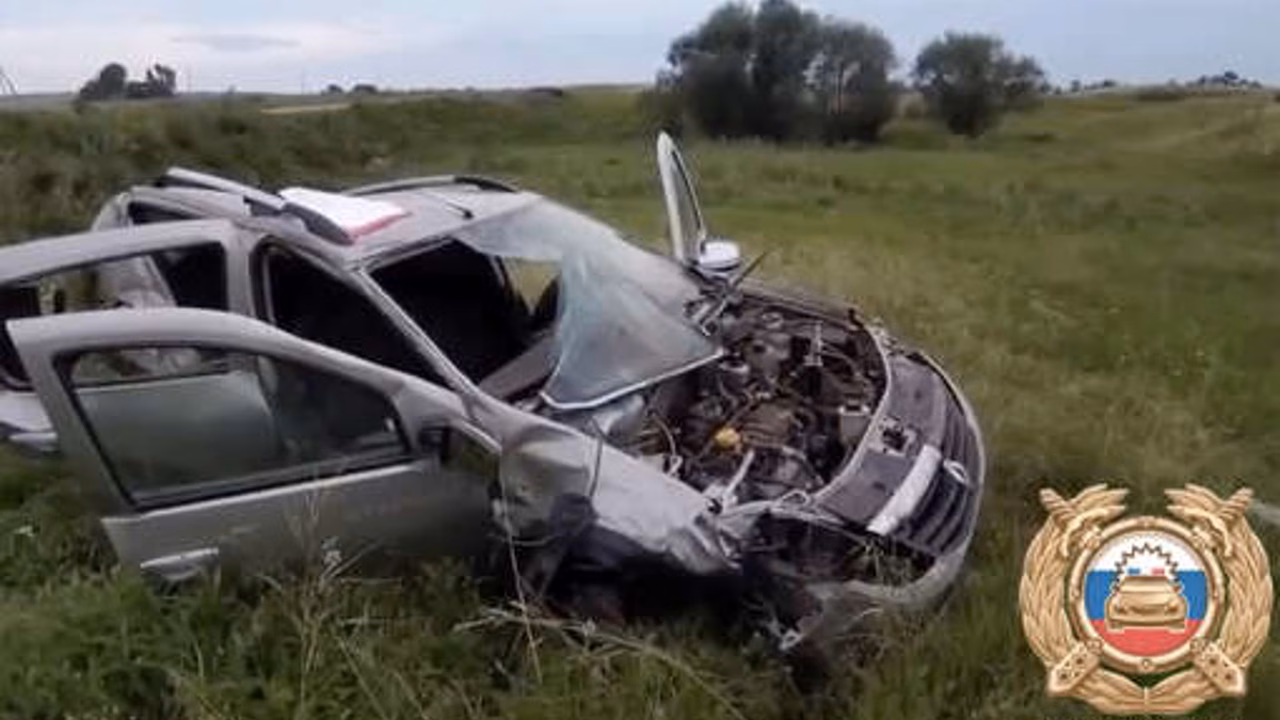 В Башкирии Renault Sandero с людьми попал в ДТП