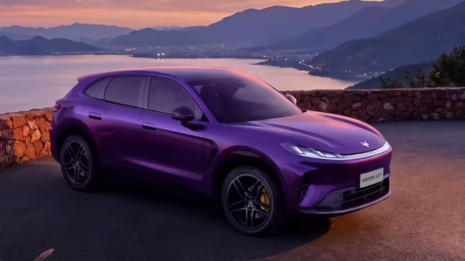 Кроссовер Arcfox Alpha T7 со спортивным имиджем от BAIC: показан интерьер