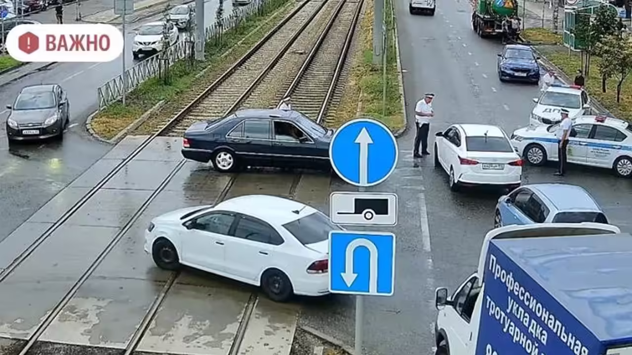 Из-за подтопления перекрыли движение на улице Московской в Краснодаре