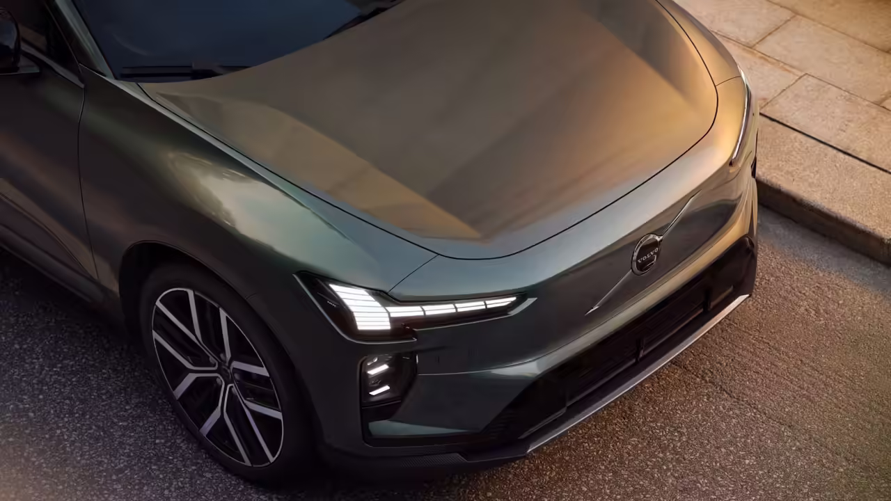 Volvo EX50 может дебютировать в 2027 году и сменить EX40