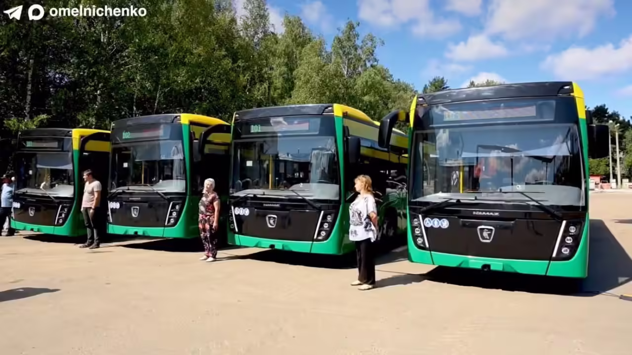 Олег Мельниченко передал Заречному 4 новых автобуса