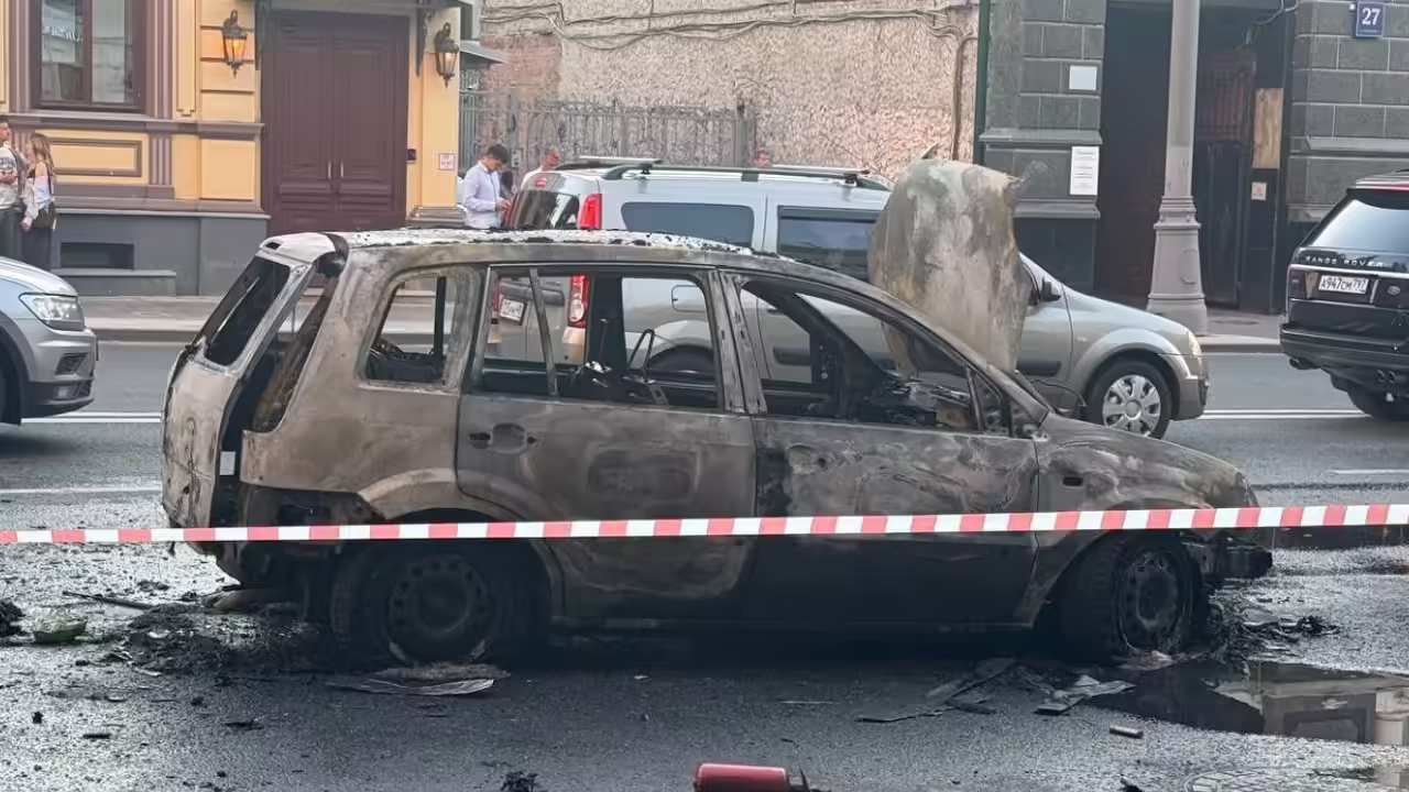 Автомобиль загорелся на столичной Долгоруковской улице