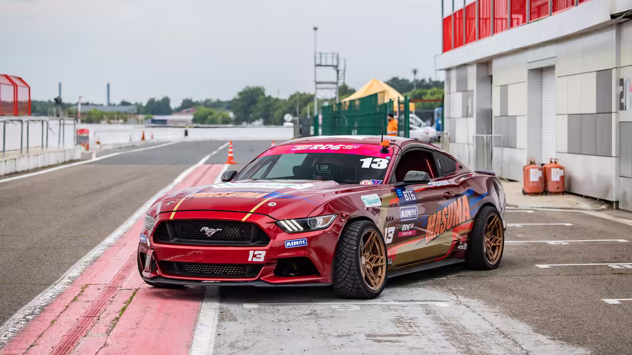 Ford Mustang с правым рулем: железный конь для RDS GP