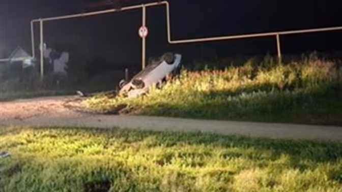 В Шигонском районе Hyundai слетел с дороги и врезался в знак, ЛЭП и опору газопровода