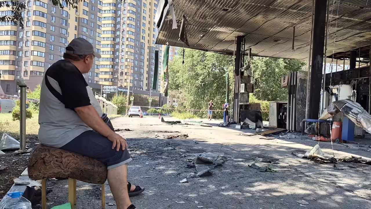Пожар уничтожил АЗС и 20 машин в Ростове