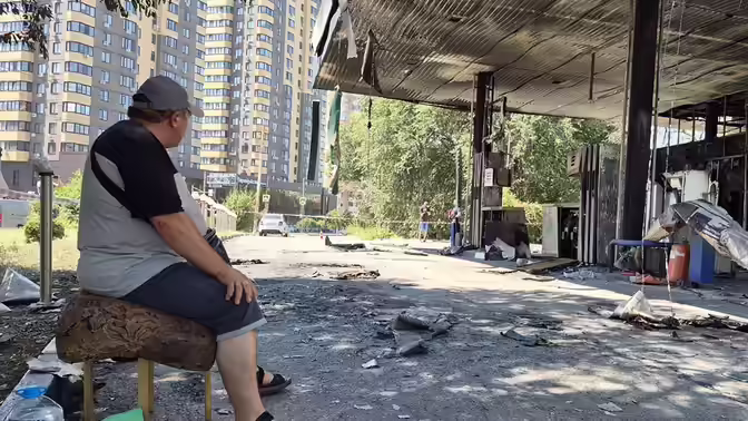 Пожар уничтожил АЗС и 20 машин в Ростове