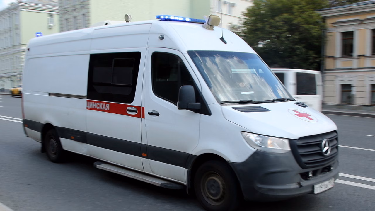 Пассажирка автобуса госпитализирована после взрыва колеса