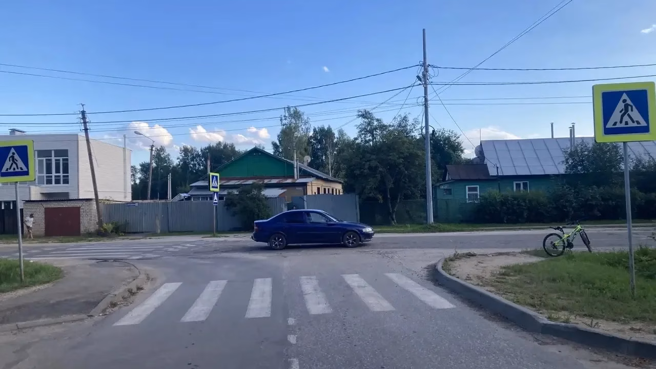 12-летняя девочка попала под машину в Костромской области