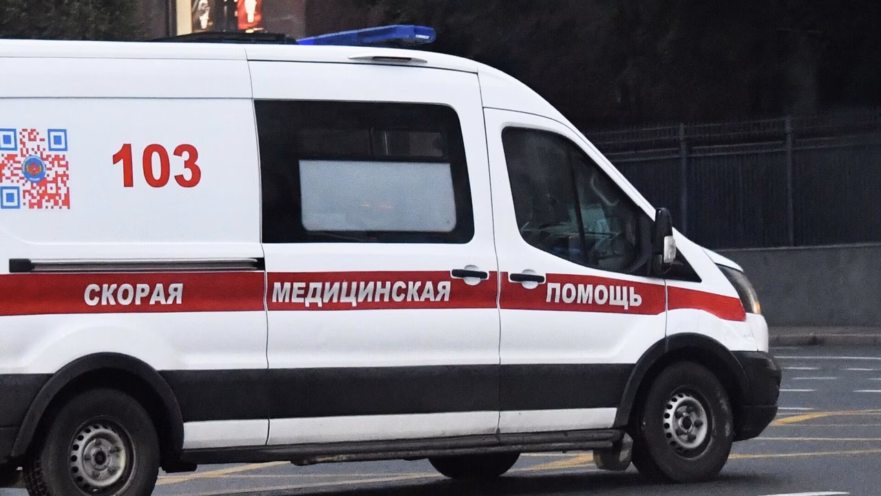 Грузовик сбил насмерть пожилую женщину на тротуаре в Петербурге