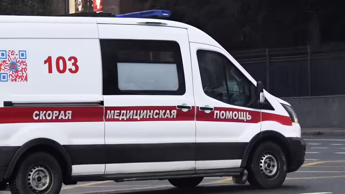 Грузовик сбил насмерть пожилую женщину на тротуаре в Петербурге