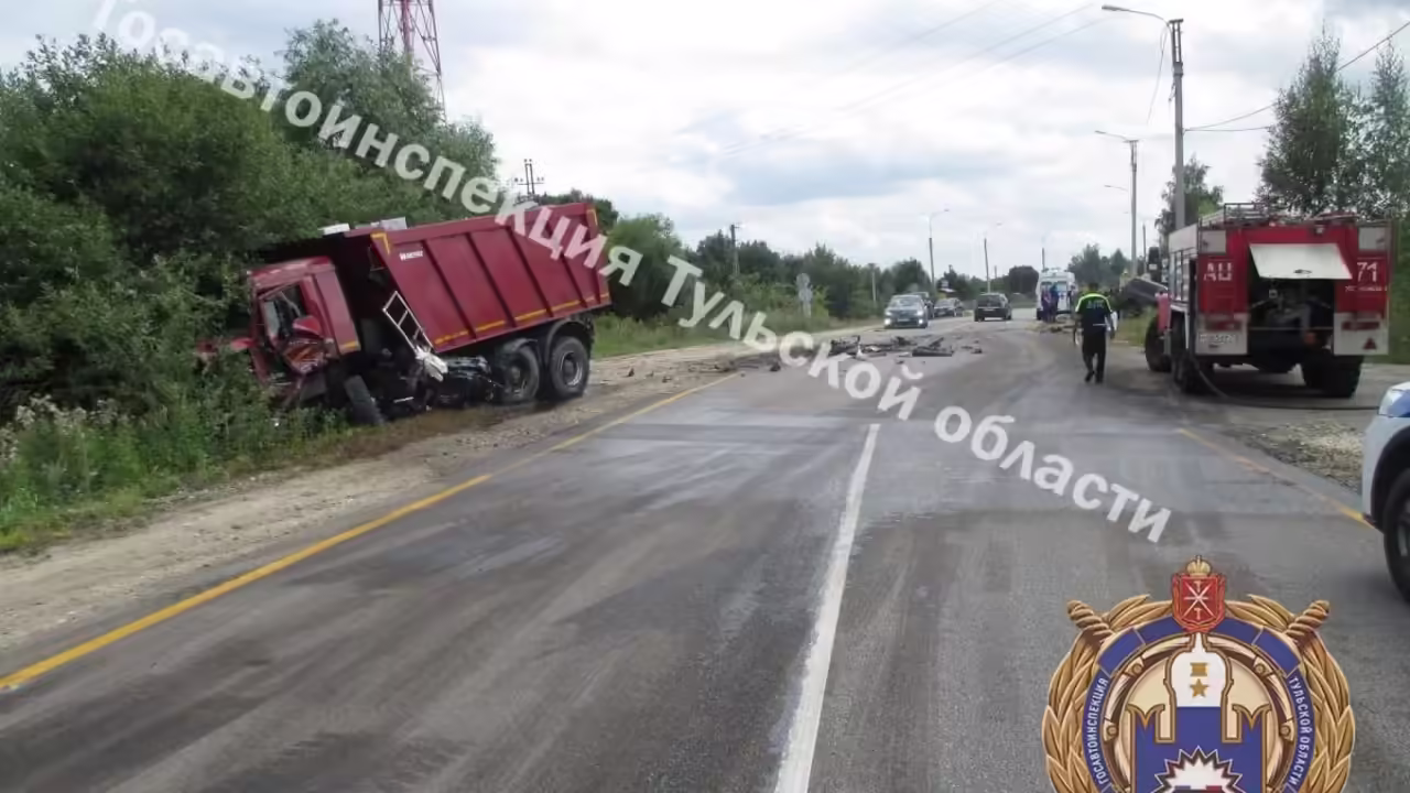 В Богородицком районе произошло ДТП с "Тойотой" и "КАМАЗом"