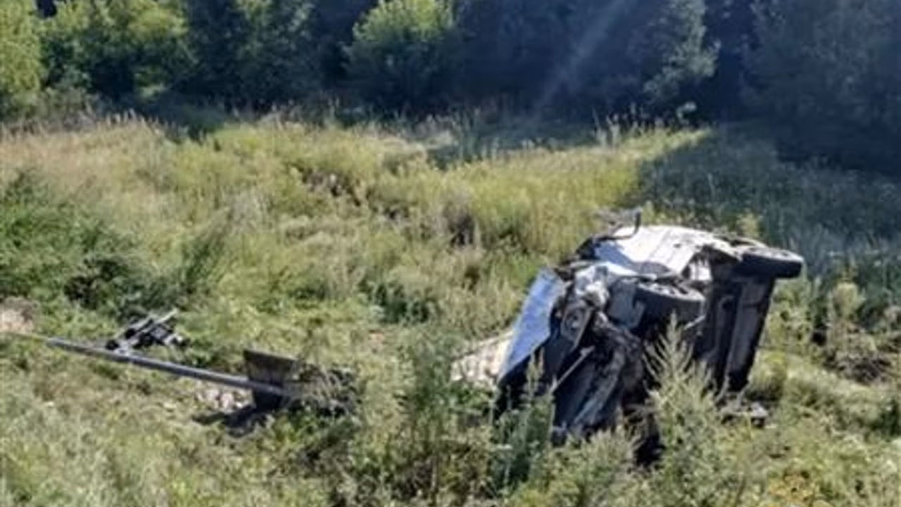 Под Сызранью ВАЗ перевернулся в кювет, два человека пострадали