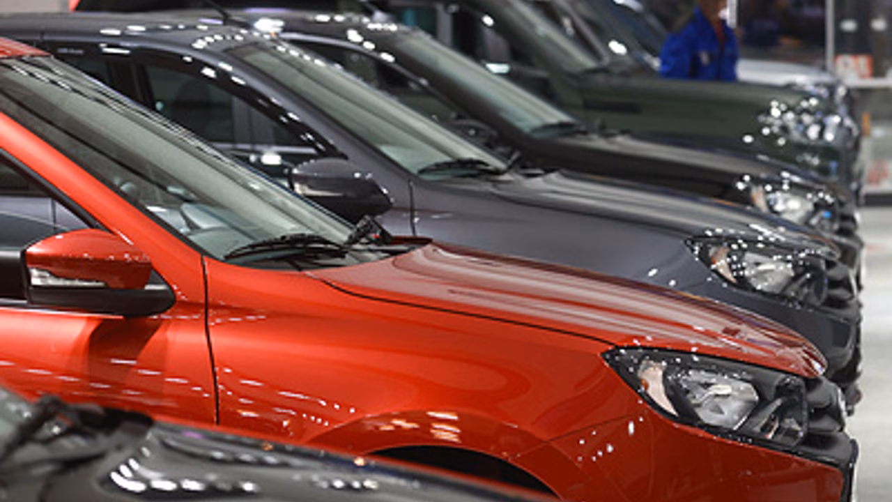 "Автоваз" назвал самый доступный битопливный автомобиль в линейке Lada