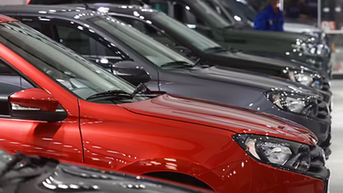 "Автоваз" назвал самый доступный битопливный автомобиль в линейке Lada