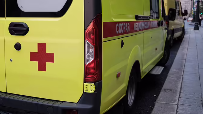 В Омске автомобиль наехал на толпу пешеходов, пострадали восемь человек