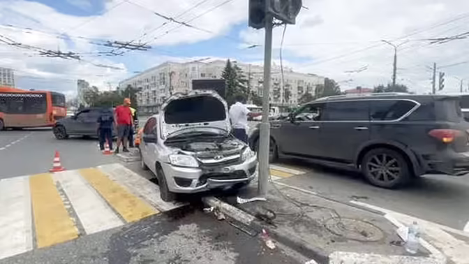 В Омске машина сбила людей, пострадали 8 человек