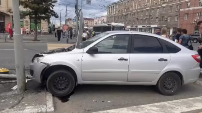 Водителю после ДТП с семью пострадавшими в центре Омска стало плохо с сердцем