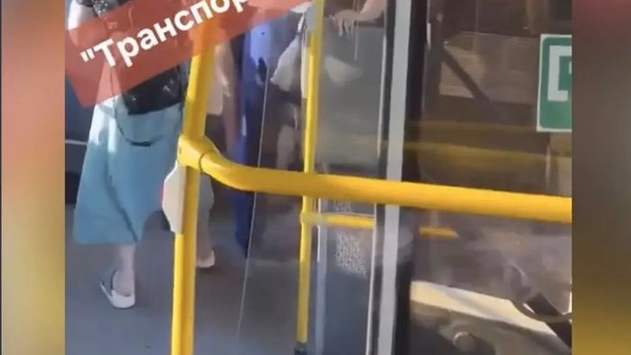 В Краснодаре пьяные пассажиры напали на водителя автобуса