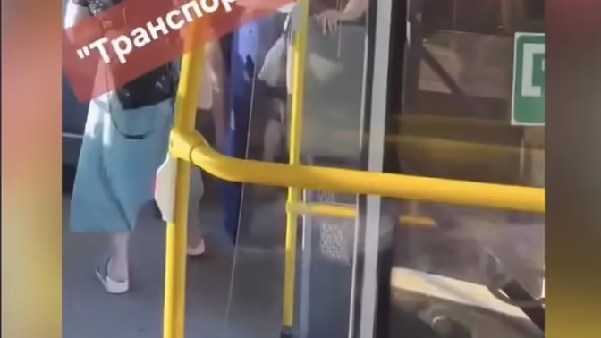 В Краснодаре пьяные пассажиры напали на водителя автобуса