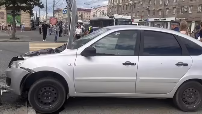 Двое пострадавших при наезде на пешеходов в Омске находятся в реанимации
