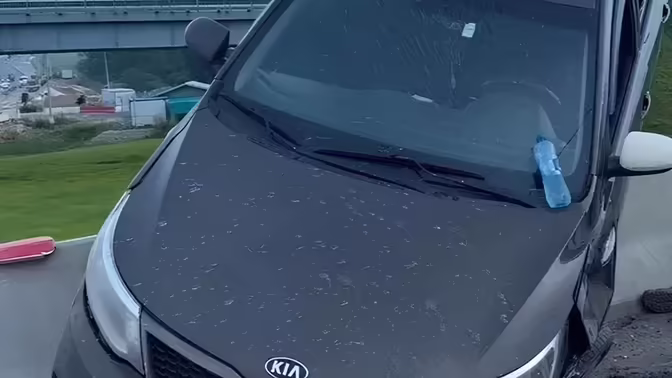 Kia врезалась в препятствие, пассажир погиб