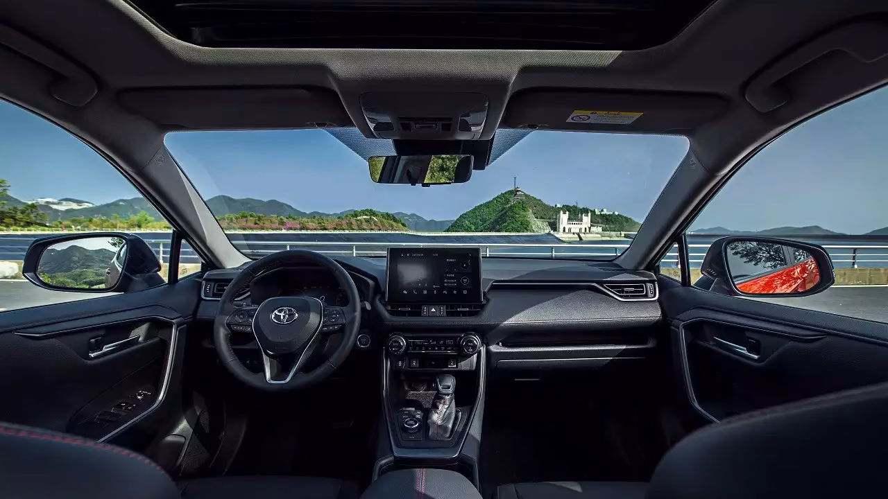 Toyota Wildlander начали ввозить в Россию по цене от 3,7 млн рублей