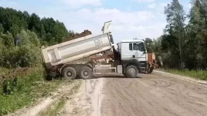 В Омской области продолжаются работы по ремонту дороги Тара – Усть-Ишим