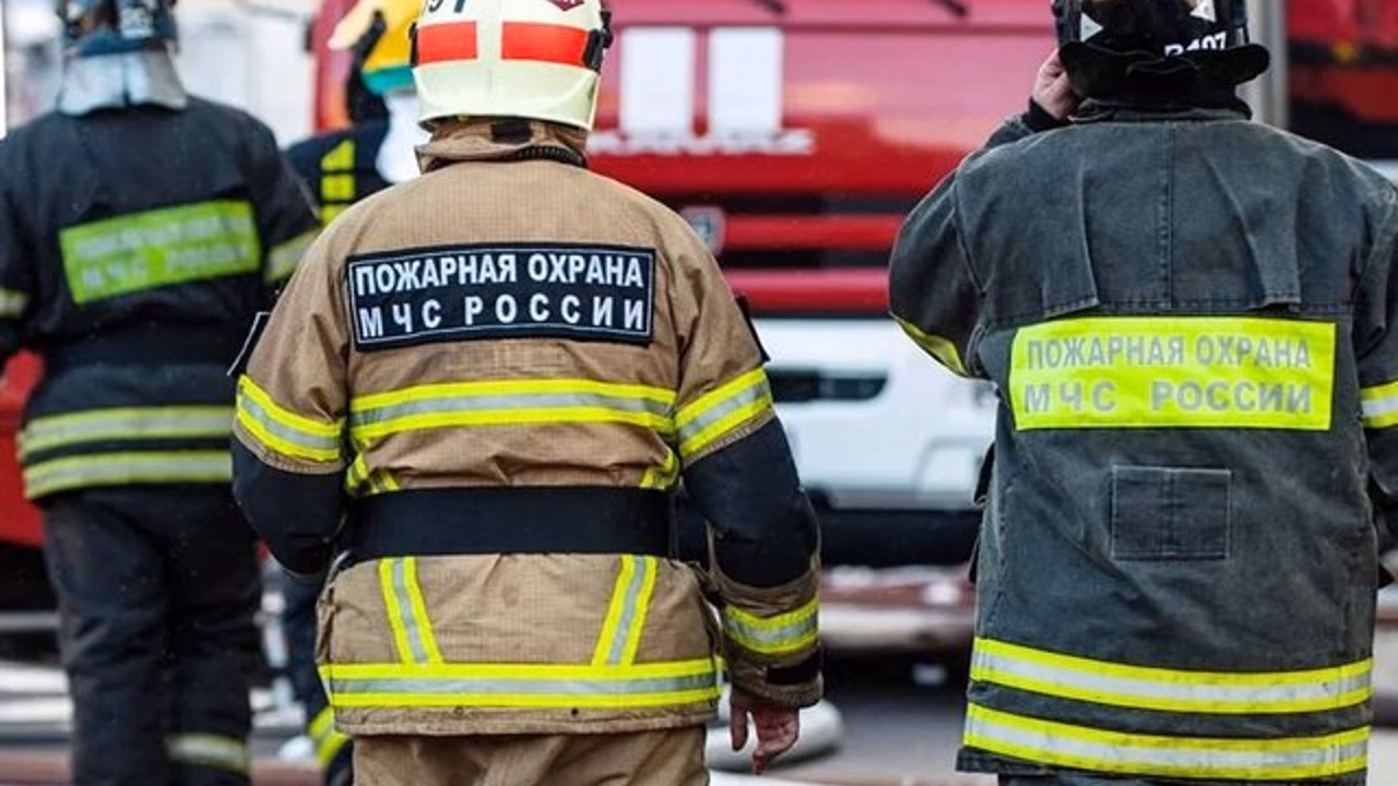Четыре автомобиля сгорели в Красногвардейском районе Петербурга