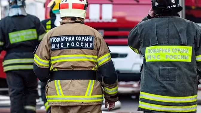 Четыре автомобиля сгорели в Красногвардейском районе Петербурга