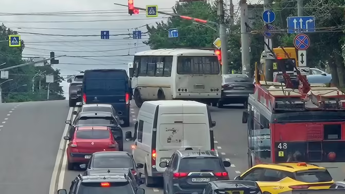 Под Тулой пробка из-за аварии с автобусом
