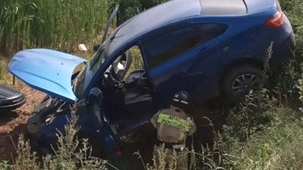 Спасатели вытащили «Ладу Весту» из кювета на трассе Киров — Яранск