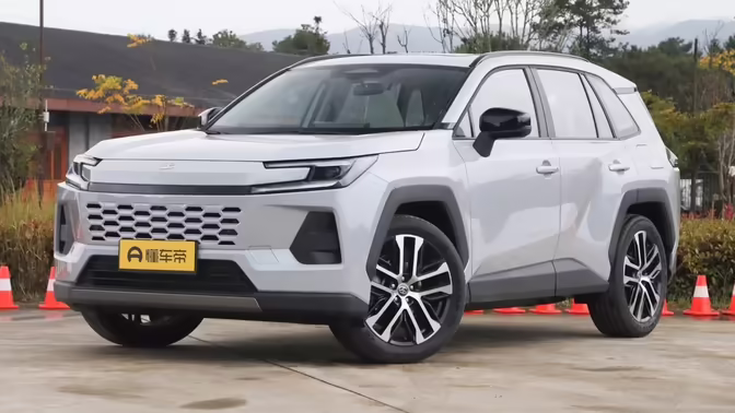 От 3,7 млн рублей: в России начались продажи новых кроссоверов Toyota Wildlander
