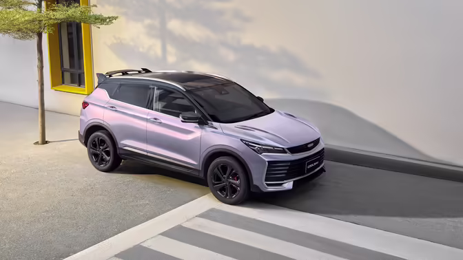 Geely повысила цены на четыре кроссовера в России