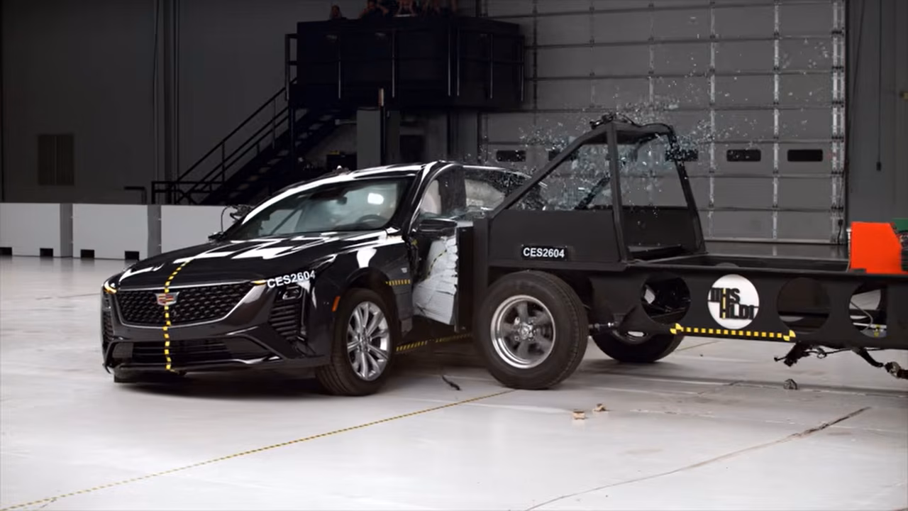Cadillac CT5 провалил краш-тесты IIHS