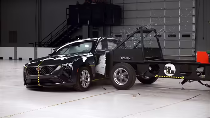 Cadillac CT5 провалил краш-тесты IIHS