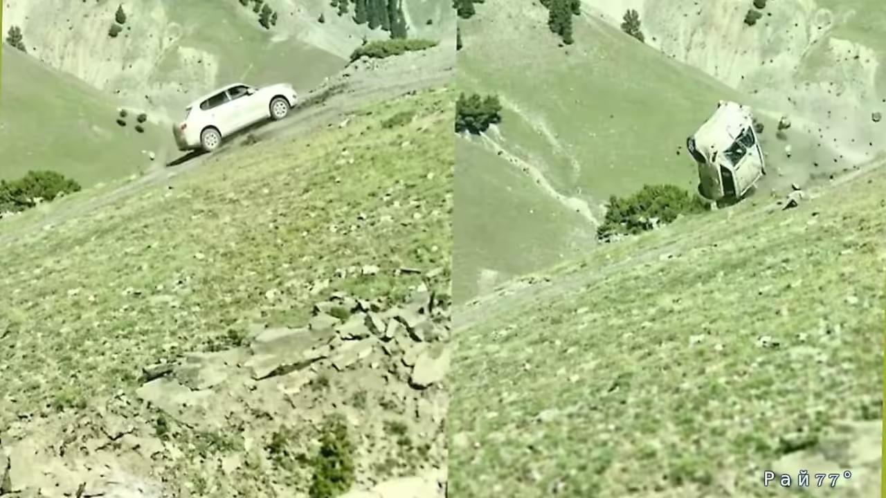 Автомобиль туристов упал в ущелье в Индии