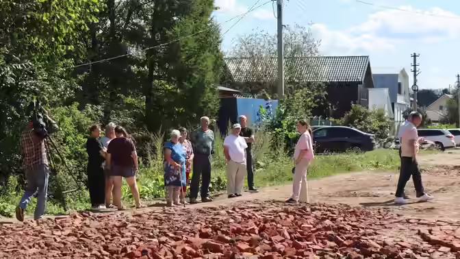 Жителям Воткинска пообещали отремонтировать полуразрушенную дорогу по улице Гоголя до конца лета