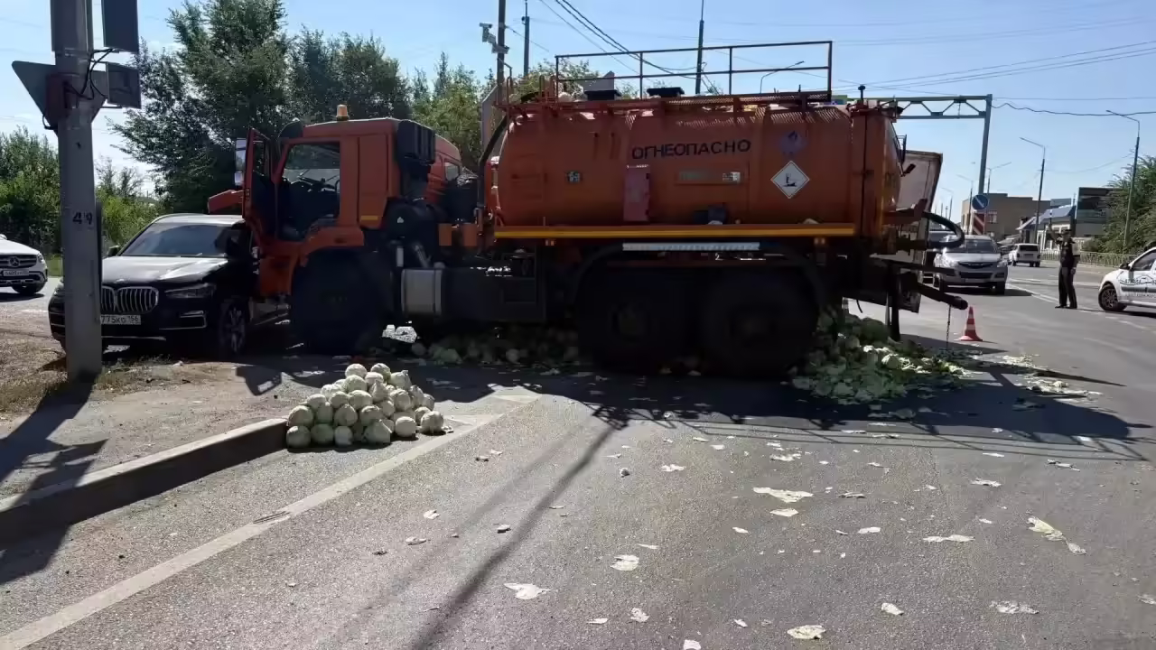 Под Оренбургом произошло ДТП с участием трёх автомобилей: есть пострадавший