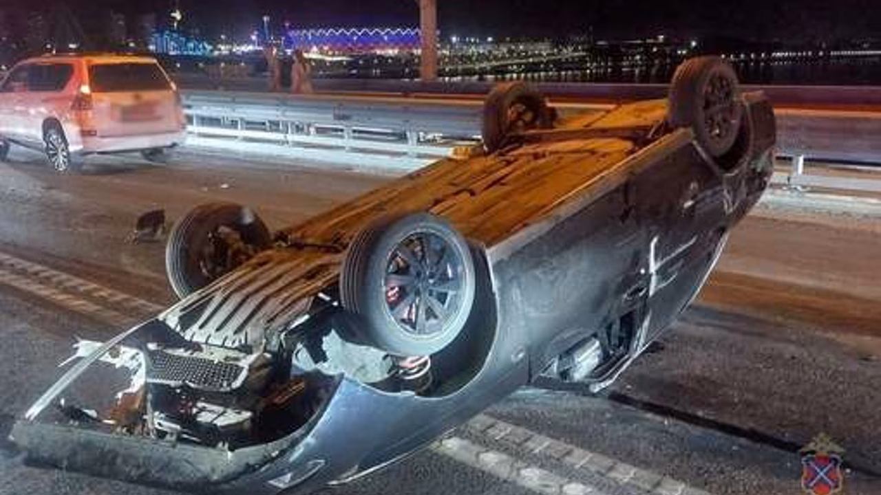 В Волгограде на "танцующем" мосту столкнулись четыре машины