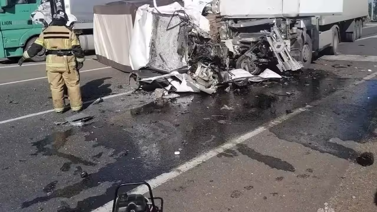 Два человека погибли в ДТП с грузовиками в Переволоцком районе