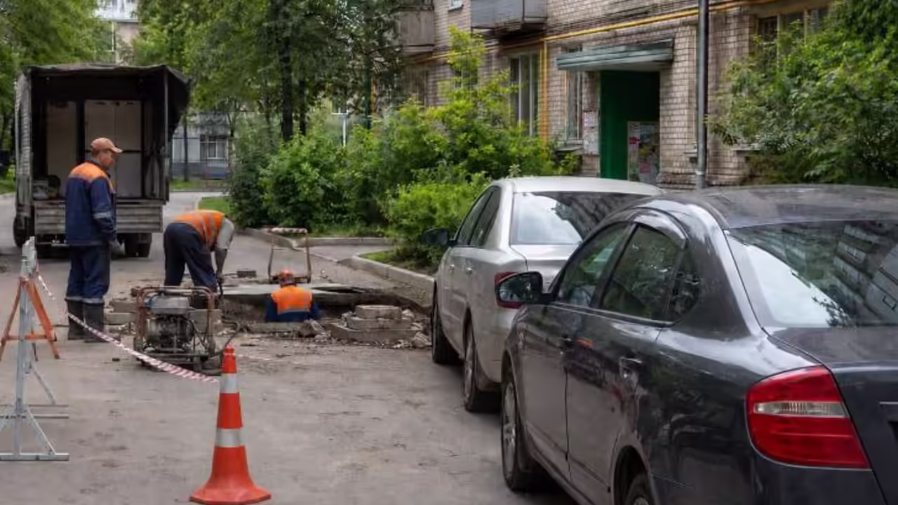 Курских водителей просят не парковать авто в местах проведения ремонтов