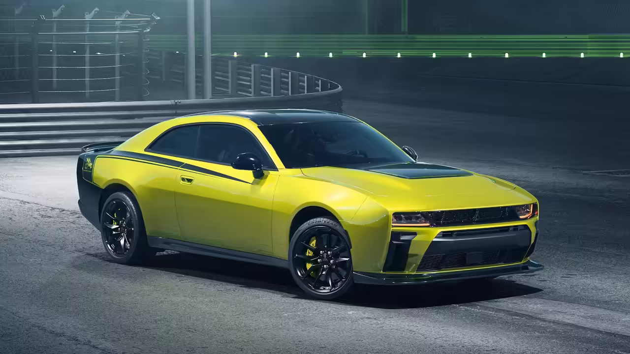 Представлена бензиновая топ-версия Dodge Charger Super Bee для трека